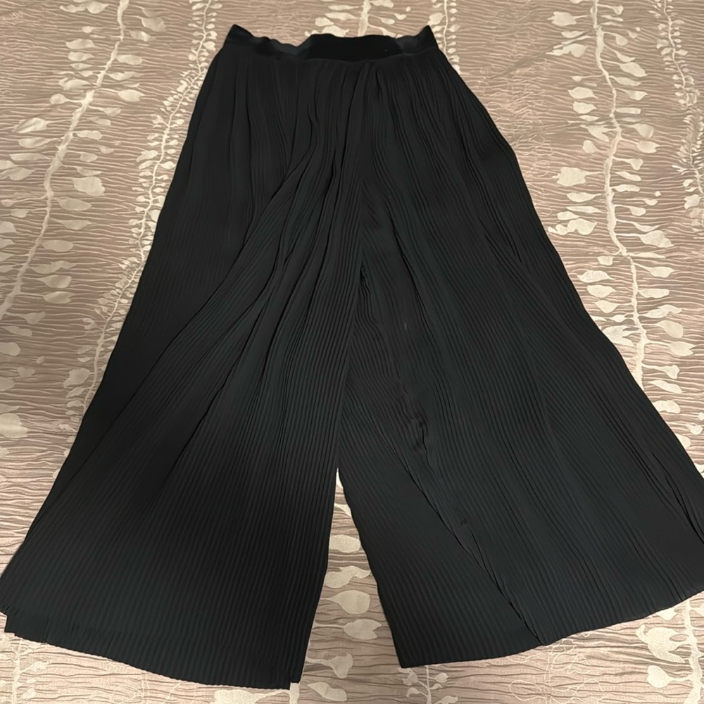 Wide leg glowy pleated pants with velvet elastic waist band